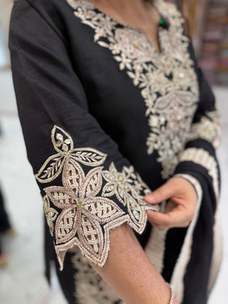 Black Blossom Farshi Set