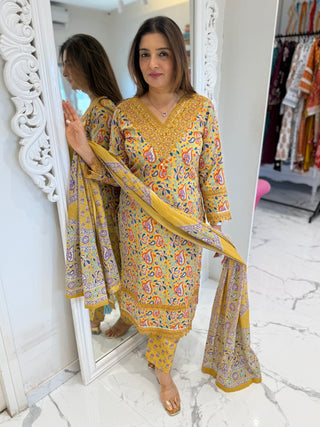 Mahira Suit Set