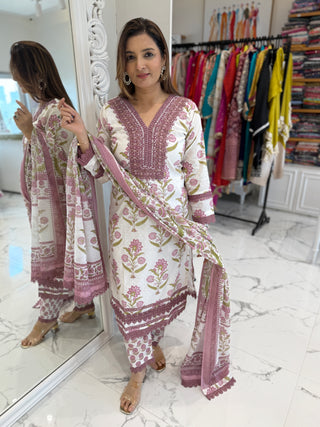 Juhi Lace Set