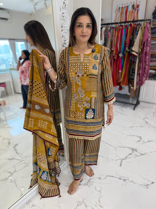 Kashish Suit Set