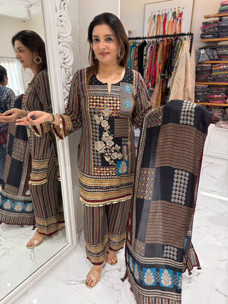 Kashish Suit Set