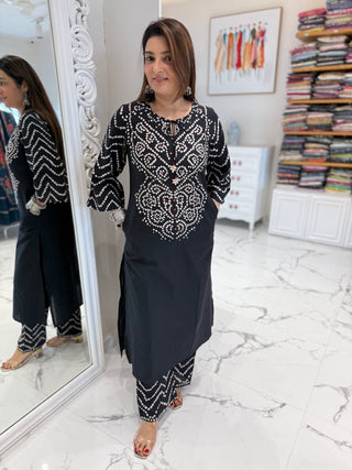 Bandhej Bindiya Set - Preetibora