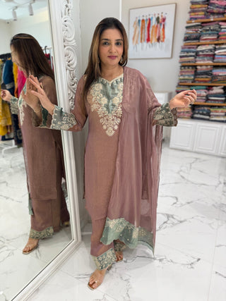 Divine Embroidered Set - Preetibora