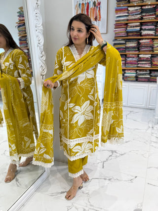 Floral Charm Print Set - Preetibora