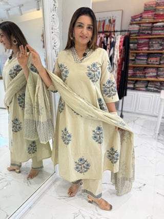 Hibiscus V Neck Set - Preetibora