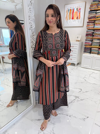 Joga Stripe Suit Set - Preetibora