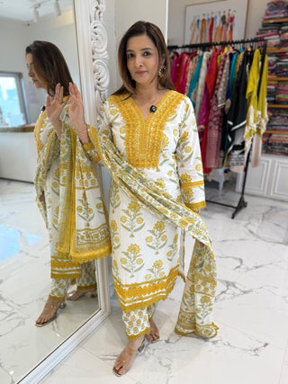 Juhi Lace Set - Preetibora
