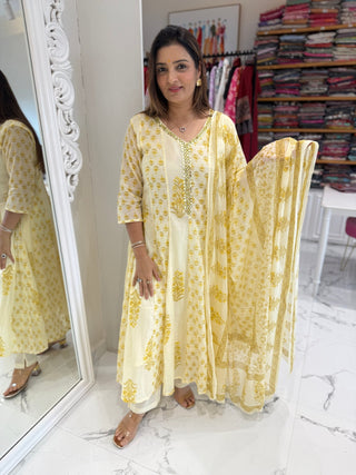 Kajal Floral Suit Set - Preetibora