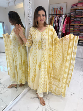 Kajal Floral Suit Set - Preetibora