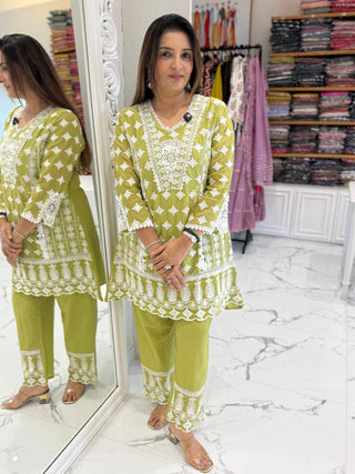 Nargis Lucknowi Set - Preetibora