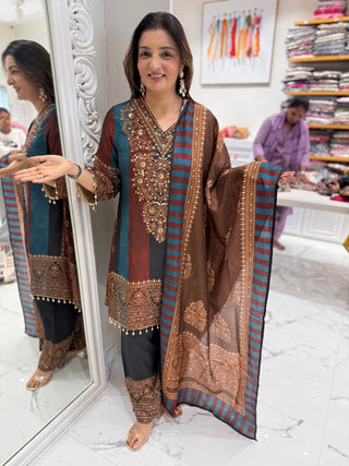 Rajsi Embroidered Suit Set - Preetibora