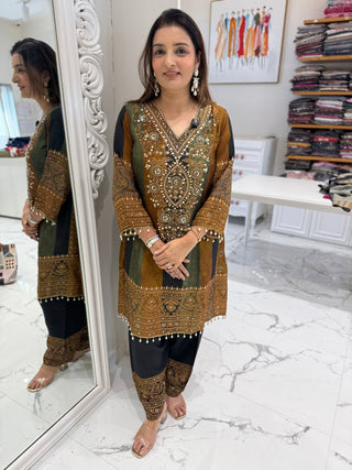 Rajsi Embroidered Suit Set - Preetibora