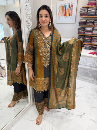 Rajsi Embroidered Suit Set - Preetibora