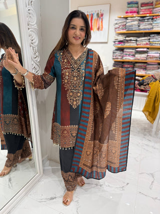 Rajsi Embroidered Suit Set - Preetibora