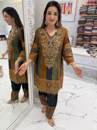 Rajsi Embroidered Suit Set - Preetibora