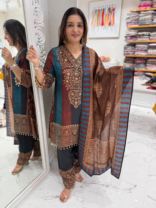 Rajsi Embroidered Suit Set - Preetibora