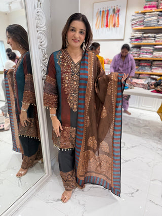 Rajsi Embroidered Suit Set - Preetibora