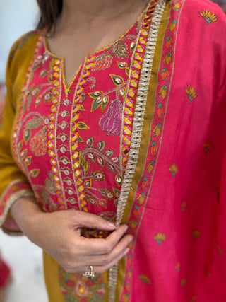 Roohi Printed Suit Set - Preetibora