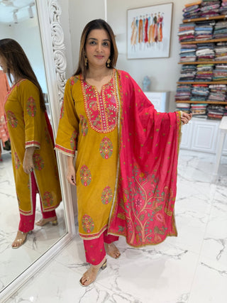 Roohi Printed Suit Set - Preetibora