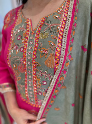 Roohi Printed Suit Set - Preetibora