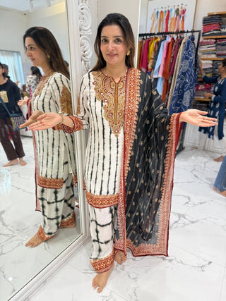 Tanvika Suit Set - Preetibora