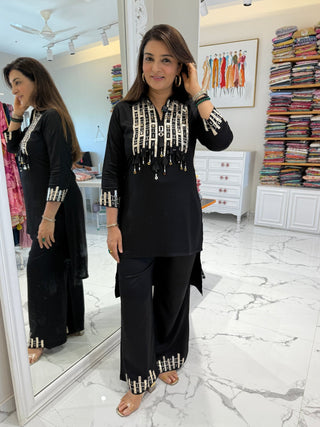 Thread and Tassel Black Beauty Set - Preetibora