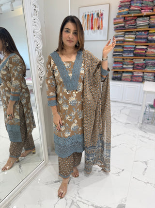 Zeenat Suit Set - Preetibora